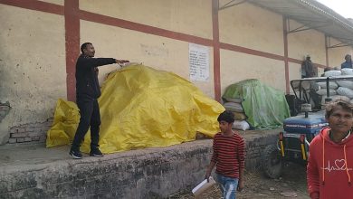 Photo of ‘घूसखोर है कर्मचारी, डी.एम्. का आदेश ठेंगे पर’ : परसनी धान क्रय-केंद्र पर किसानों का हंगामा