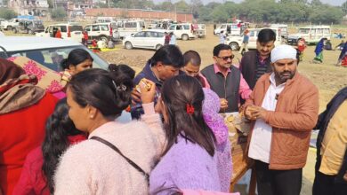 Photo of मौनी अमावस्या पर श्रद्धालुओं की सेवा में जुटे हनुमान भक्त